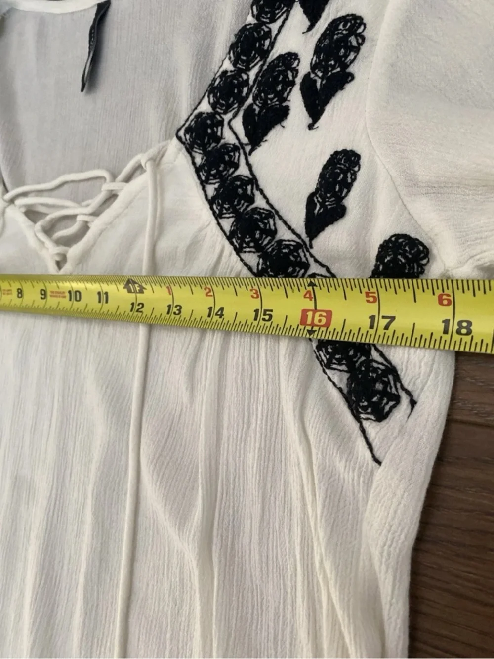 Tiffosi Women's Ivory Peasant Boho Blouse Top with Black Embroidery Women’s Sz S - Picture 11 of 16